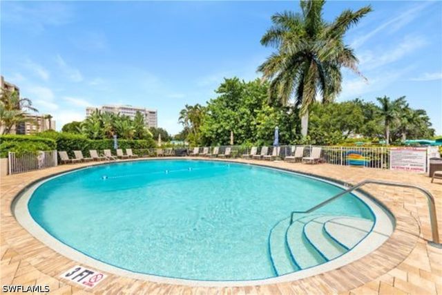 5 Bluebill AVE 201, Naples, FL 34108