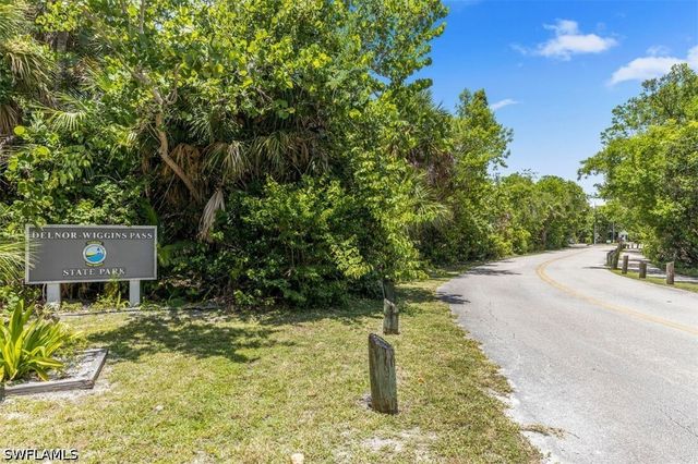 5 Bluebill AVE 201, Naples, FL 34108