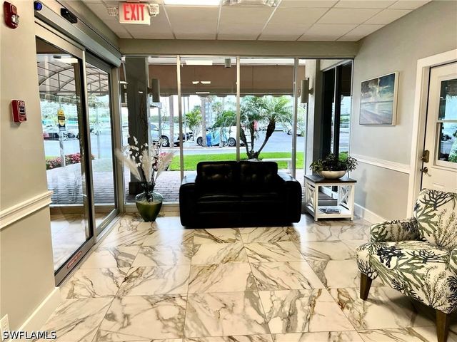 5 Bluebill AVE 201, Naples, FL 34108