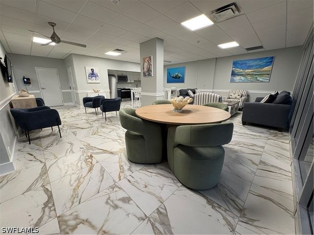 5 Bluebill AVE 201, Naples, FL 34108