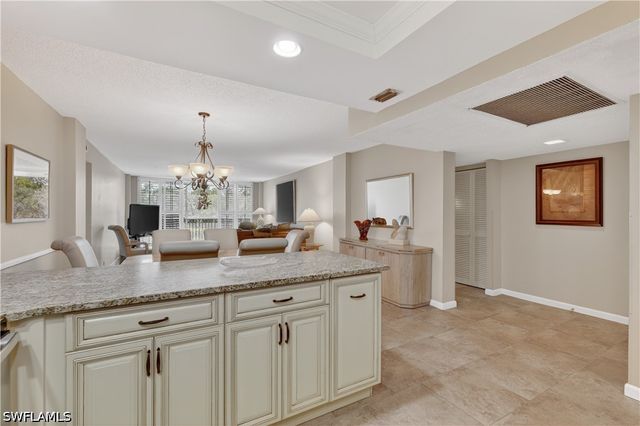 5 Bluebill AVE 201, Naples, FL 34108