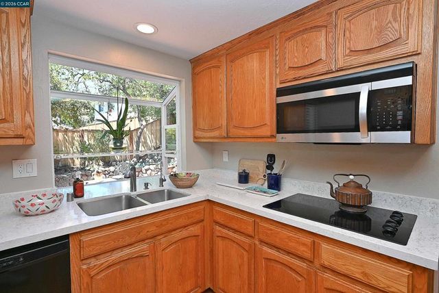 1543 Windwood Ct, Martinez, CA 94553