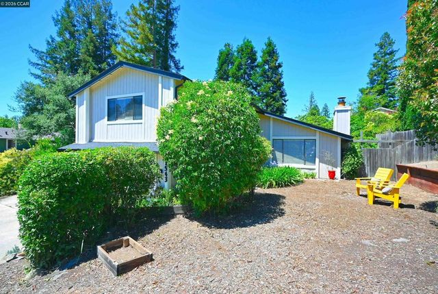 1543 Windwood Ct, Martinez, CA 94553