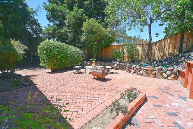 1543 Windwood Ct, Martinez, CA 94553