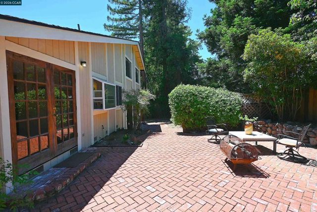 1543 Windwood Ct, Martinez, CA 94553