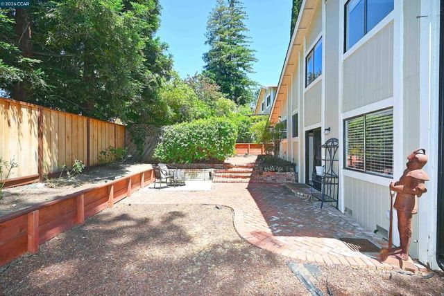 1543 Windwood Ct, Martinez, CA 94553