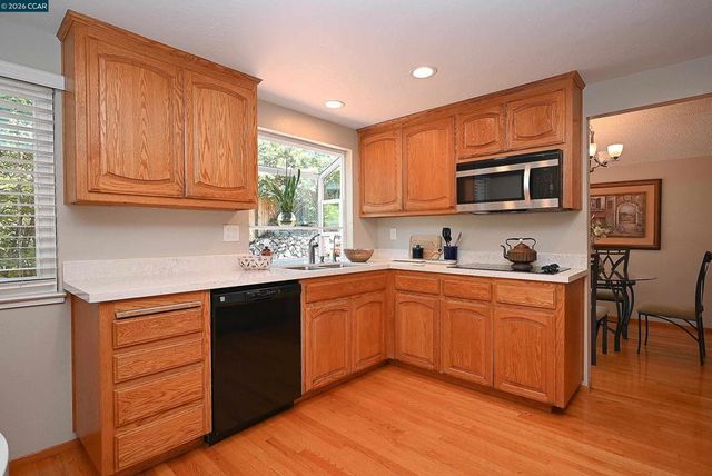 1543 Windwood Ct, Martinez, CA 94553