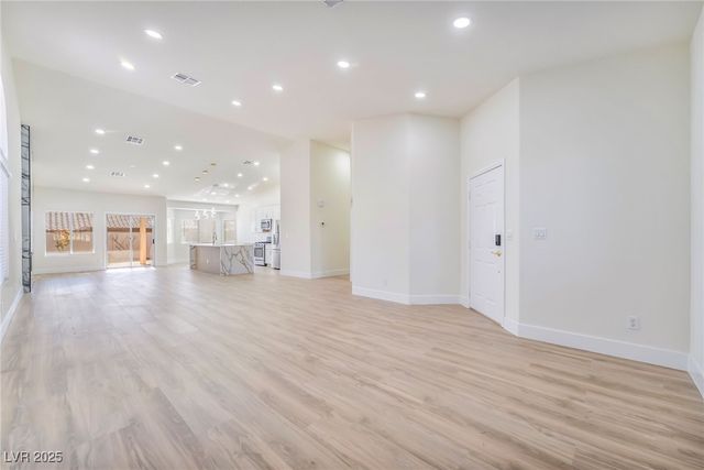 9205 Desert Village Avenue, Las Vegas, NV 89147