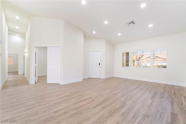 9205 Desert Village Avenue, Las Vegas, NV 89147