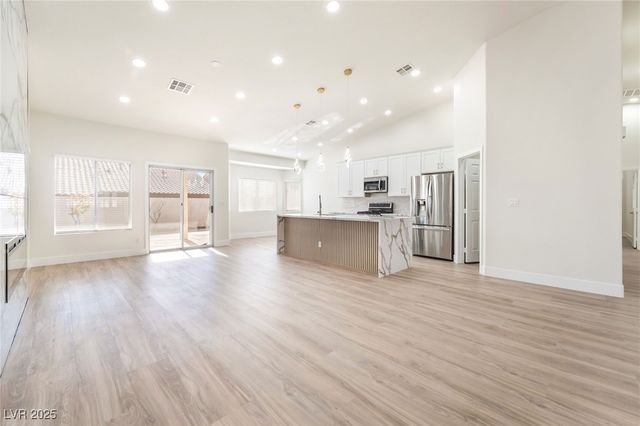 9205 Desert Village Avenue, Las Vegas, NV 89147