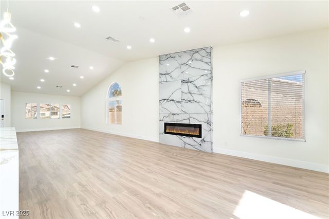 9205 Desert Village Avenue, Las Vegas, NV 89147