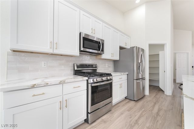 9205 Desert Village Avenue, Las Vegas, NV 89147