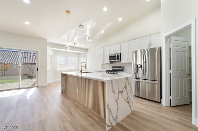 9205 Desert Village Avenue, Las Vegas, NV 89147