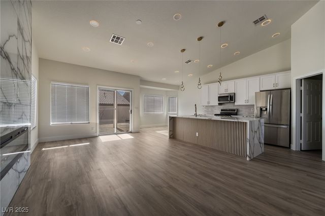 9205 Desert Village Avenue, Las Vegas, NV 89147