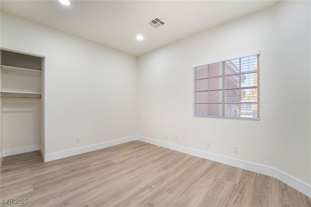 9205 Desert Village Avenue, Las Vegas, NV 89147