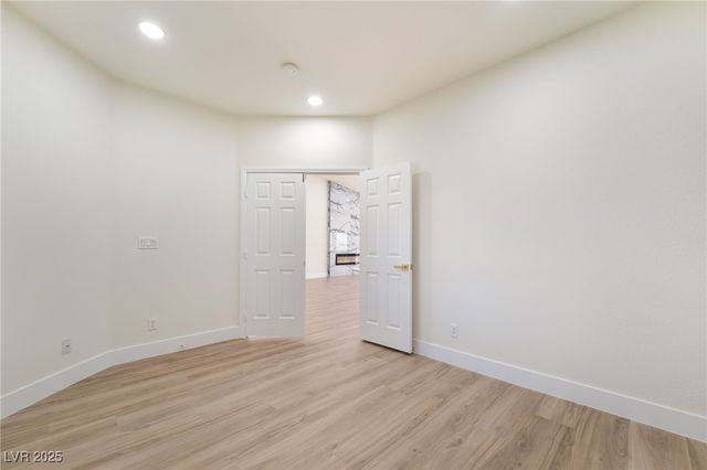 9205 Desert Village Avenue, Las Vegas, NV 89147