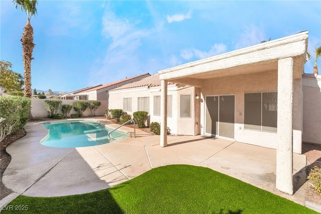 9205 Desert Village Avenue, Las Vegas, NV 89147