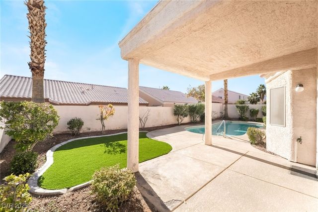 9205 Desert Village Avenue, Las Vegas, NV 89147