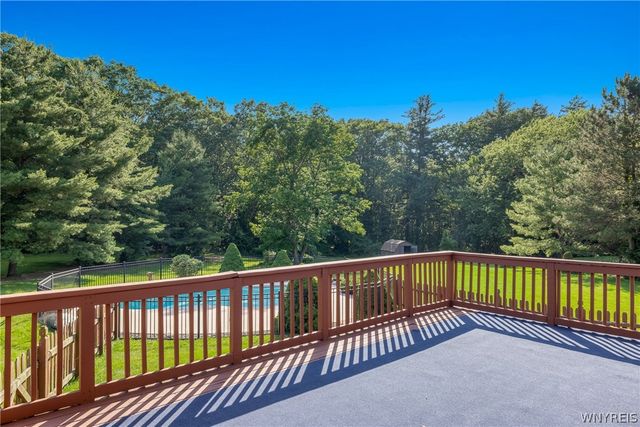 5346 Oakridge Drive, Hamburg, NY 14075