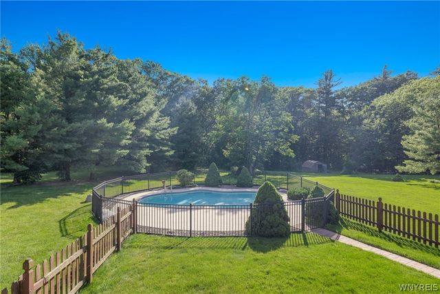 5346 Oakridge Drive, Hamburg, NY 14075