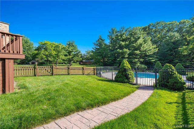 5346 Oakridge Drive, Hamburg, NY 14075