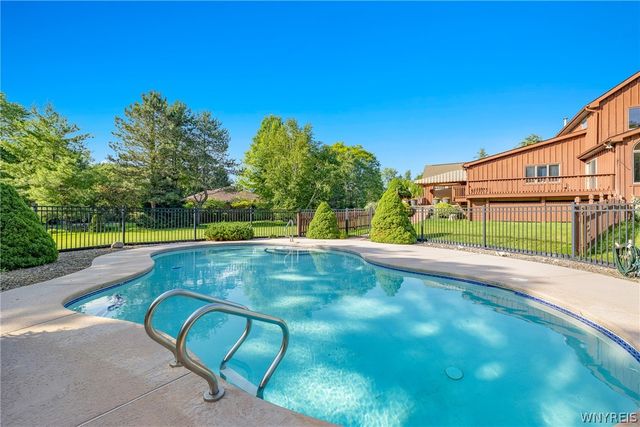 5346 Oakridge Drive, Hamburg, NY 14075