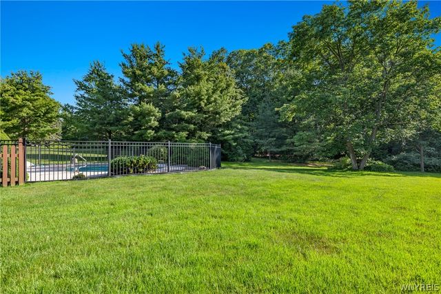 5346 Oakridge Drive, Hamburg, NY 14075