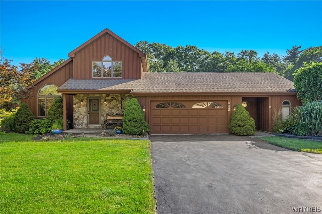 5346 Oakridge Drive, Hamburg, NY 14075