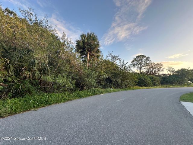 2961 Palisades Drive SE, Palm Bay, FL 32909