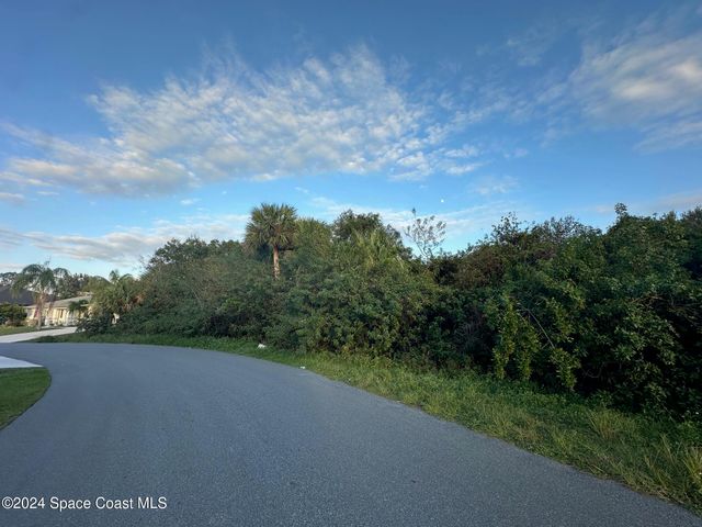 2961 Palisades Drive SE, Palm Bay, FL 32909