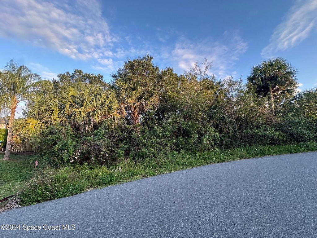 2961 Palisades Drive SE, Palm Bay, FL 32909