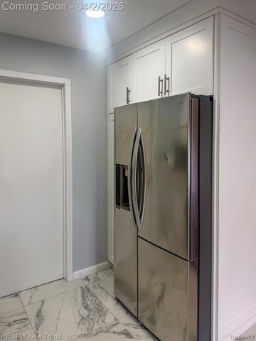 2191 Pleasant Drive, Commerce Charter Township, MI 48390