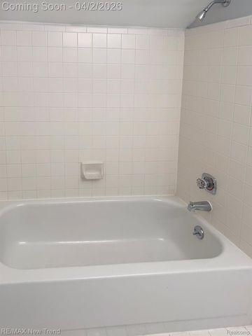 2191 Pleasant Drive, Commerce Charter Township, MI 48390