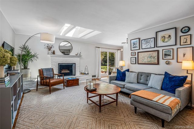 20 Shinnecock Lane, Hampton Bays, NY 11946