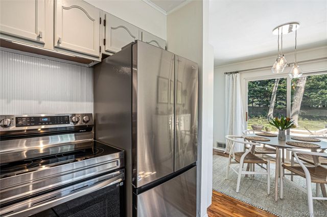 20 Shinnecock Lane, Hampton Bays, NY 11946