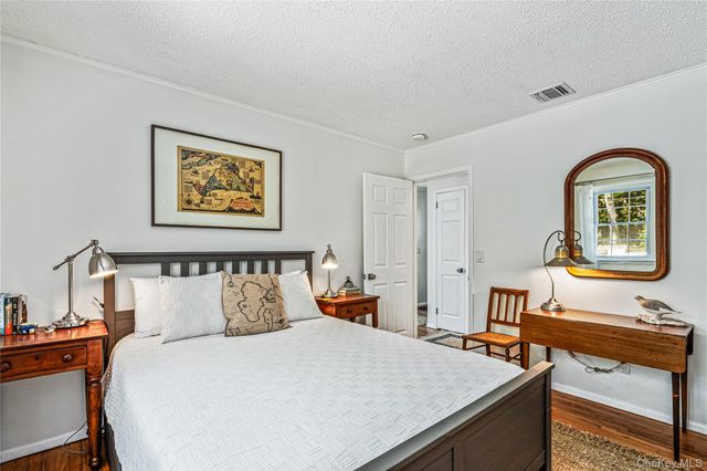 20 Shinnecock Lane, Hampton Bays, NY 11946