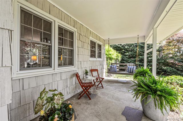 20 Shinnecock Lane, Hampton Bays, NY 11946