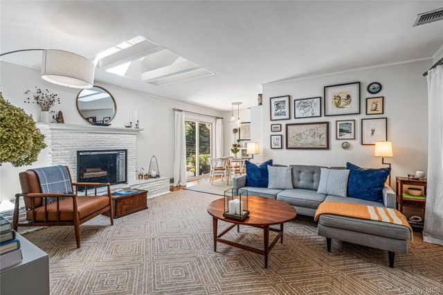 20 Shinnecock Lane, Hampton Bays, NY 11946