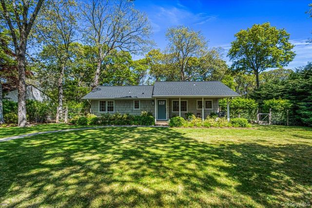 20 Shinnecock Lane, Hampton Bays, NY 11946