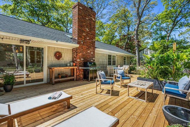 20 Shinnecock Lane, Hampton Bays, NY 11946