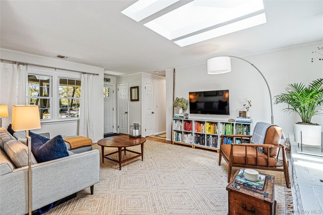 20 Shinnecock Lane, Hampton Bays, NY 11946