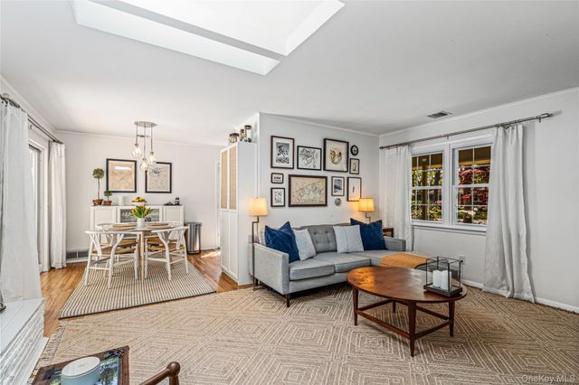 20 Shinnecock Lane, Hampton Bays, NY 11946