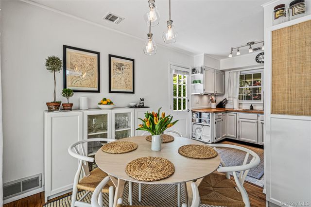 20 Shinnecock Lane, Hampton Bays, NY 11946