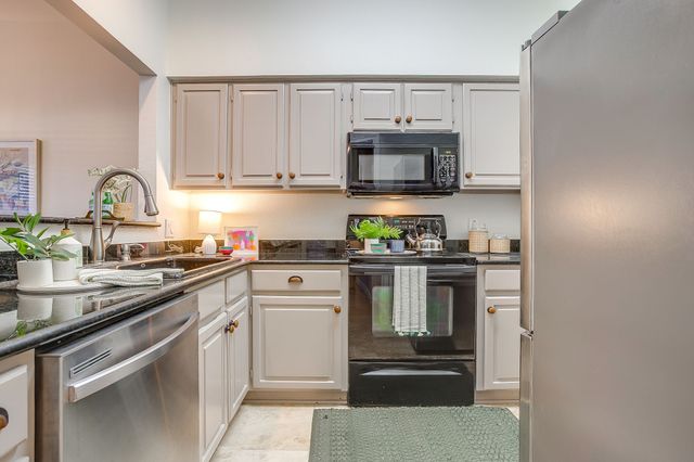 2304 Kenley Street, Fort Worth, TX 76107