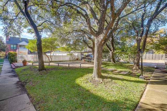 2304 Kenley Street, Fort Worth, TX 76107