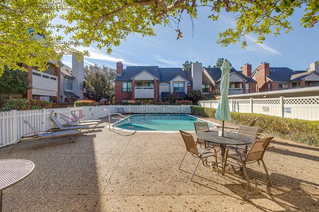 2304 Kenley Street, Fort Worth, TX 76107