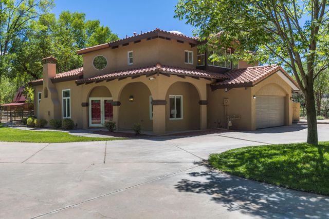 7437 Rio Grande Boulevard NW, Los Ranchos, NM 87107