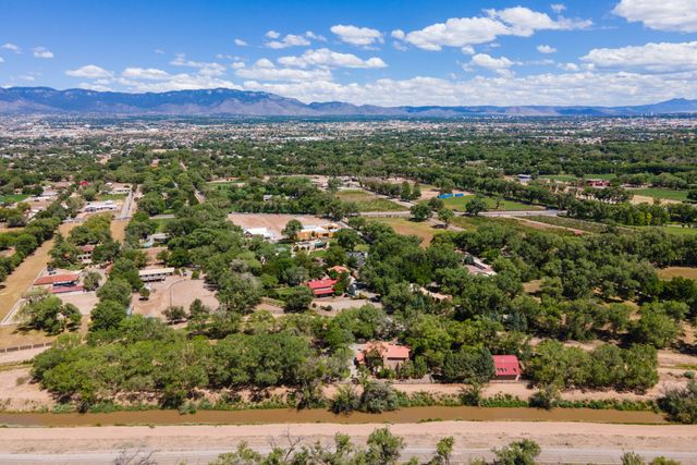 7437 Rio Grande Boulevard NW, Los Ranchos, NM 87107