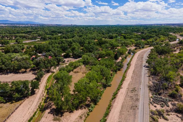 7437 Rio Grande Boulevard NW, Los Ranchos, NM 87107