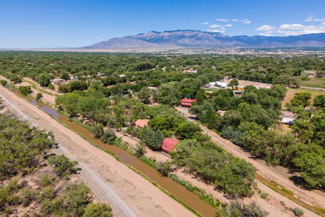 7437 Rio Grande Boulevard NW, Los Ranchos, NM 87107